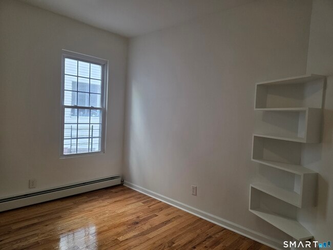 Building Photo - 120 Easton Ave