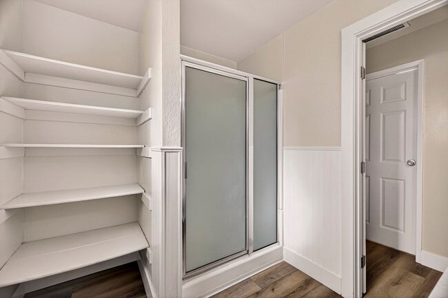 Building Photo - MOVE IN SPECIAL $3000 if lease signed by July 2026!!      3 Bedroom Home Close to CSUC!