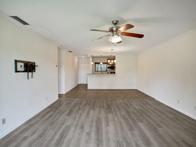 Building Photo - 930 SW 9th St Cir