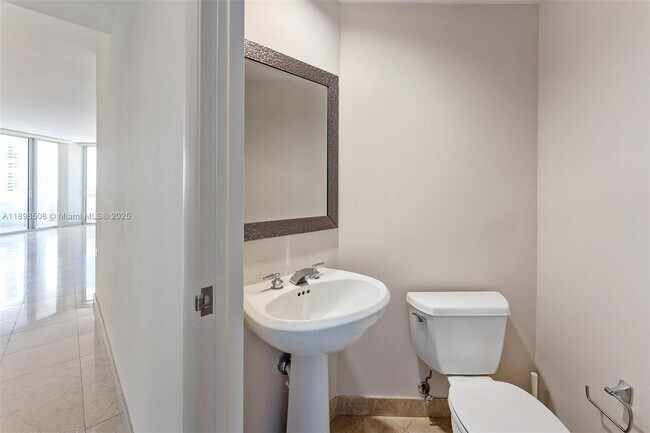 Building Photo - 801 Brickell Key Blvd