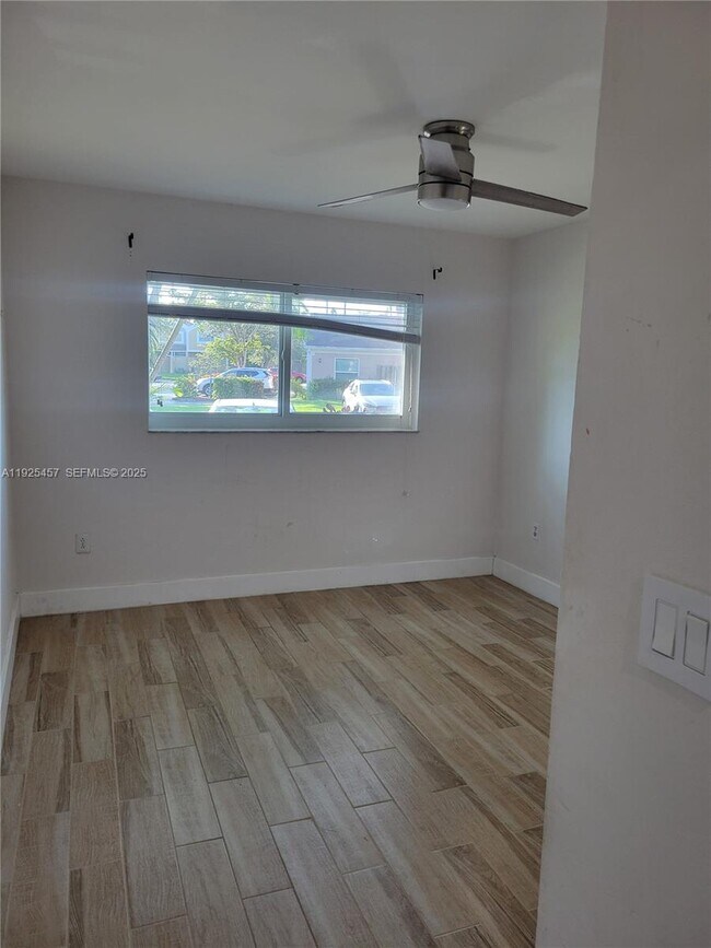 Building Photo - 1325 NW 123rd Terrace