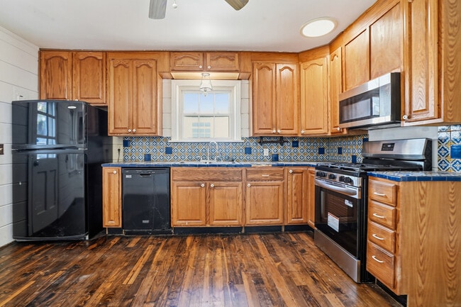 Building Photo - 2608 Highview Terrace