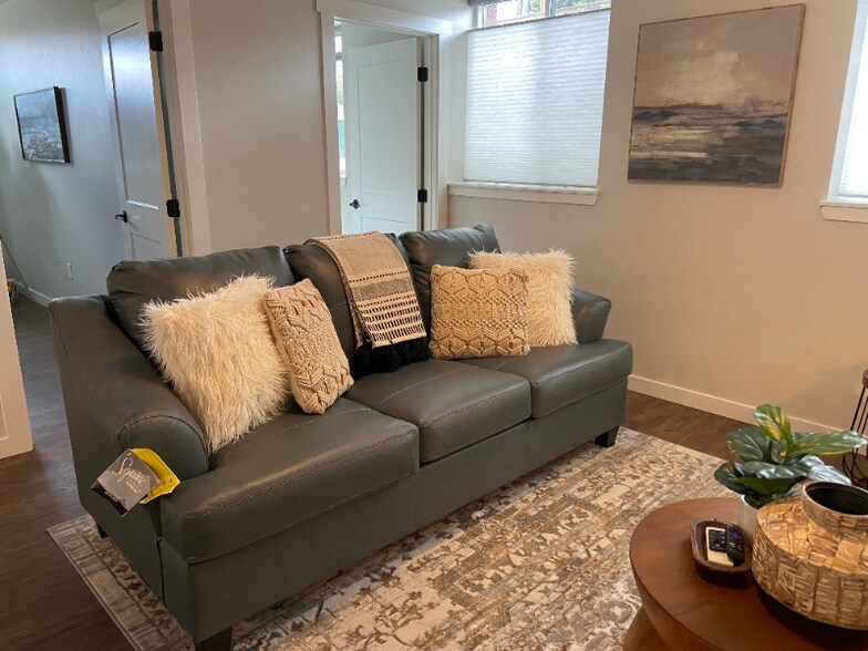 Building Photo - 200 Hickory St