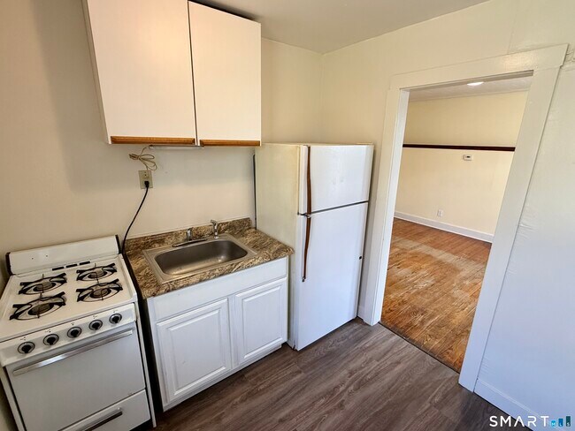 Building Photo - 23 Farnham Ave