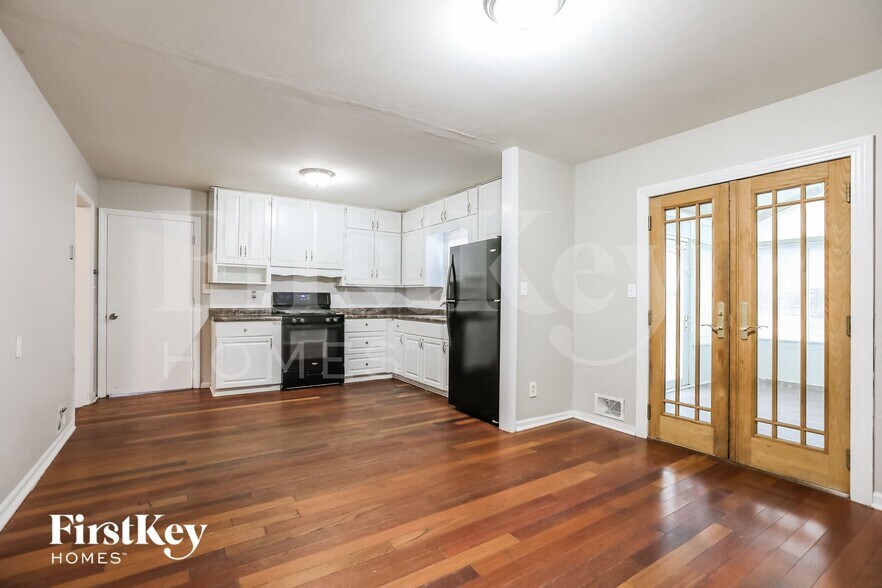 Building Photo - 10508 East 33rd Terrace S