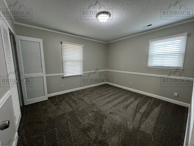 Building Photo - 1302 Stuart Ave SW