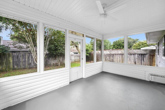Building Photo - 3930 Balsam Dr