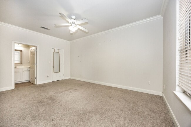 Building Photo - 900 Dean Lee Dr