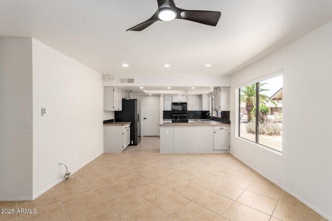 Building Photo - 9645 W Kimberly Way