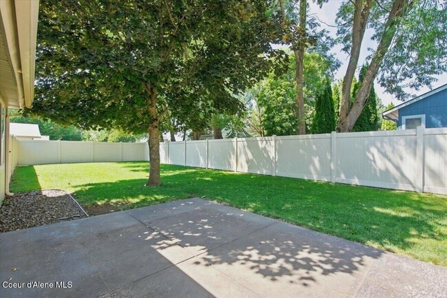 Building Photo - 697 W Honeysuckle Ave