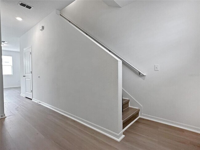 Building Photo - 959 Grandin St