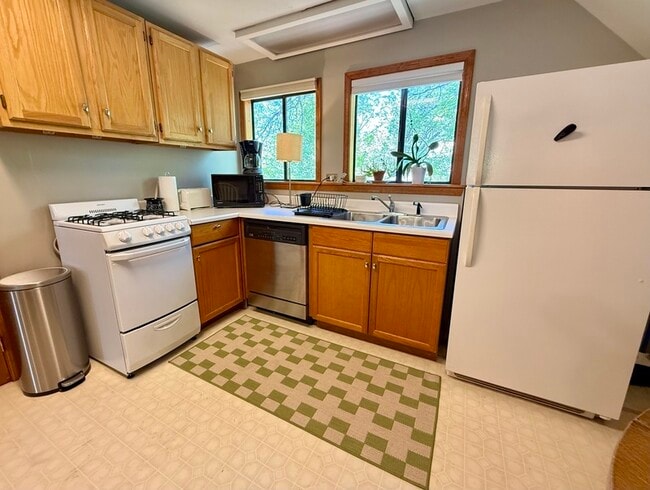 Building Photo - 3401 Fenton St