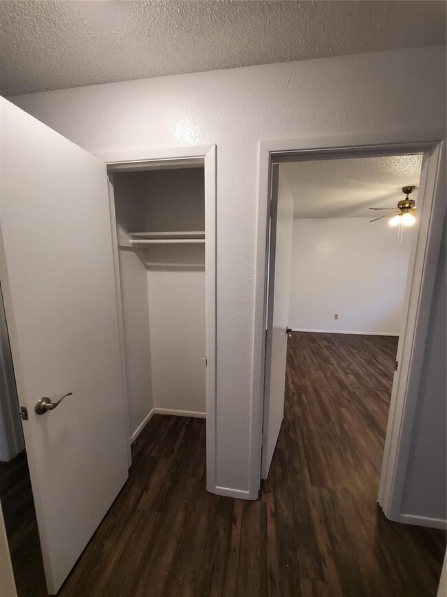 Building Photo - 907 Fairway Green Cove