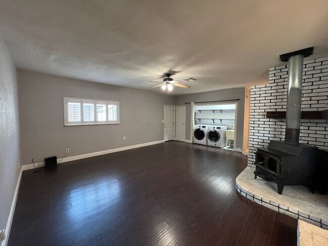 Building Photo - 5753 Mohican Dr