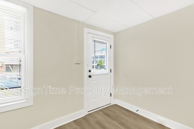 Primary Photo - 152 E South St