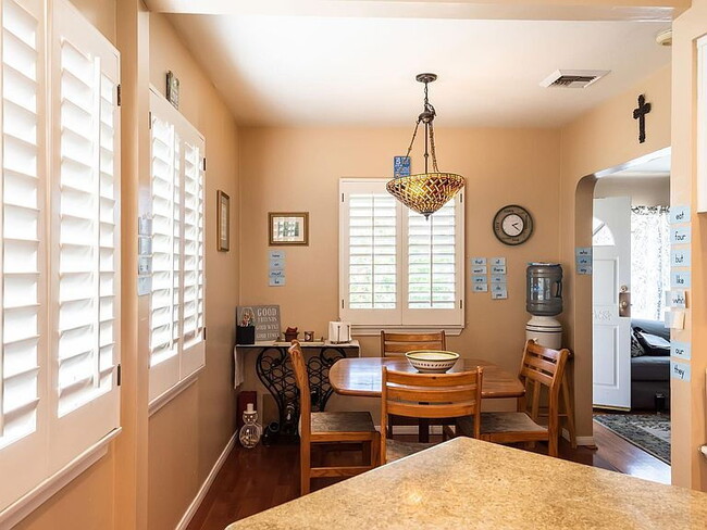 Building Photo - 7848 Bleriot Ave