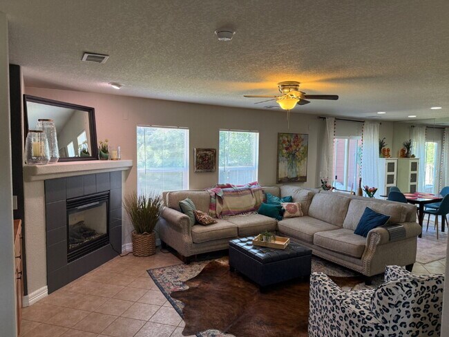 Building Photo - "Charming 3-Bedroom Duplex in Castle Rock"    Spacious 1806 Sq Ft, 2.5 Baths!  Available - 8/22