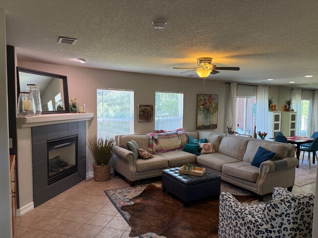 Building Photo - "Charming 3-Bedroom Duplex in Castle Rock"    Spacious 1806 Sq Ft, 2.5 Baths!  Available - NOW