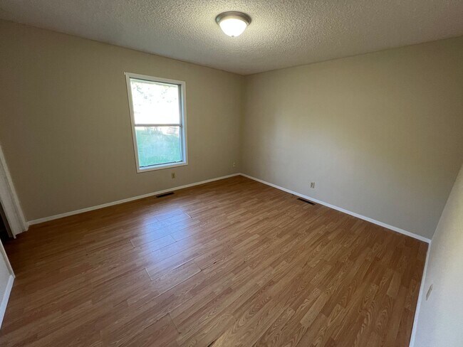 Building Photo - 3 Bed 1 Bath Republic, MO