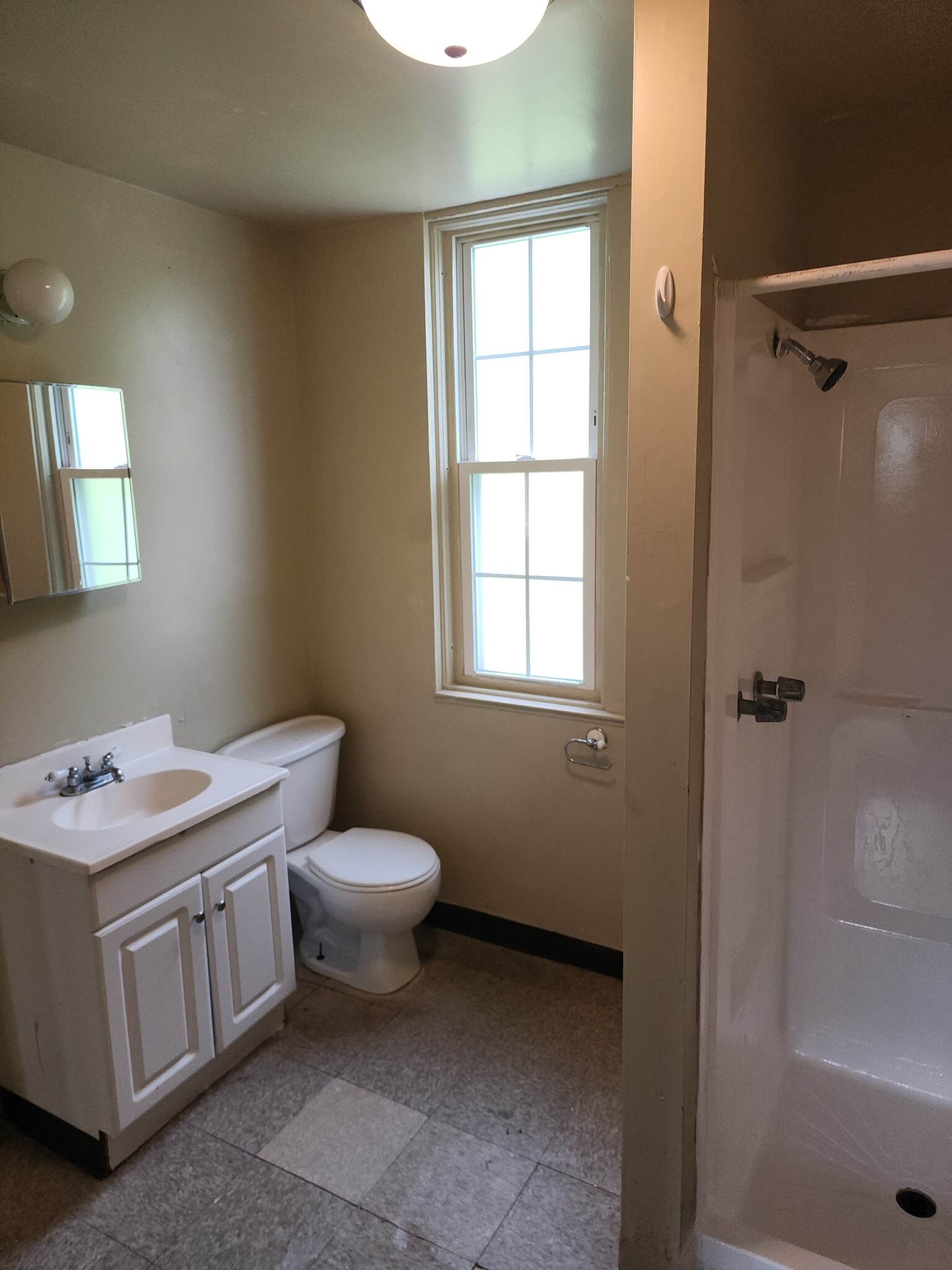 2nd fl. Full Bathroom - 4349 Andover Ter