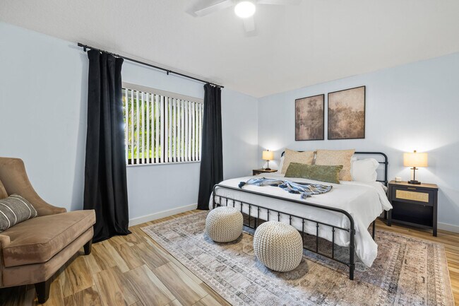 Building Photo - 206 Club Dr