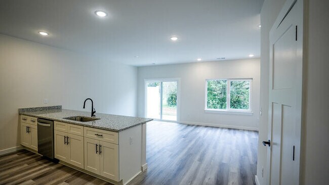 Building Photo - Brand-New Luxury 3BR Townhomes – First Mon...