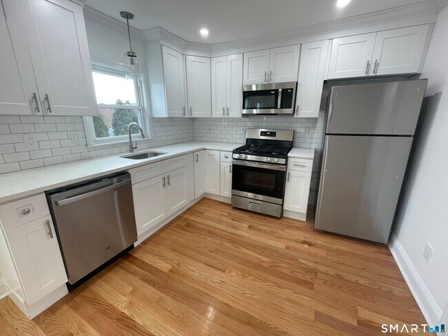 Building Photo - 471 Marlborough Terrace