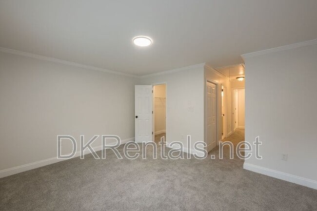 Building Photo - 2027 Lois Pl NW