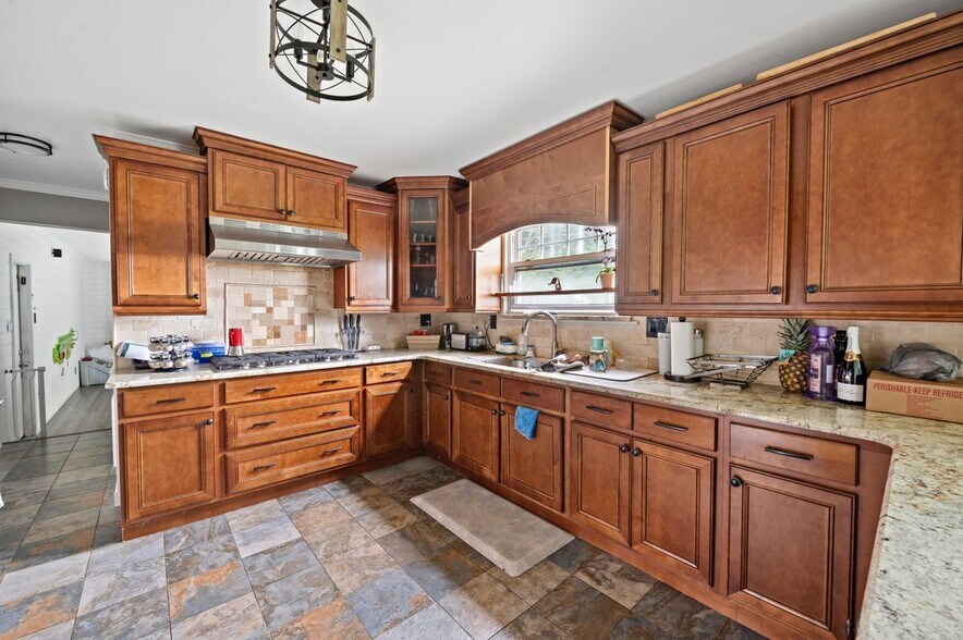 Building Photo - 7590 Violet Cir