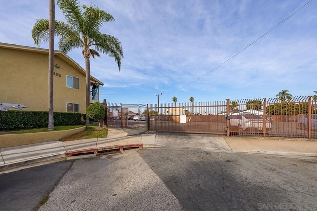 Building Photo - Cute 1 bedroom 1st floor condominium