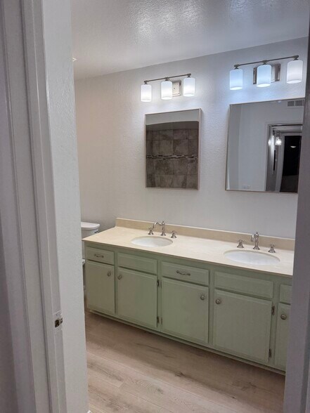 Building Photo - 1140 E Ocean Blvd