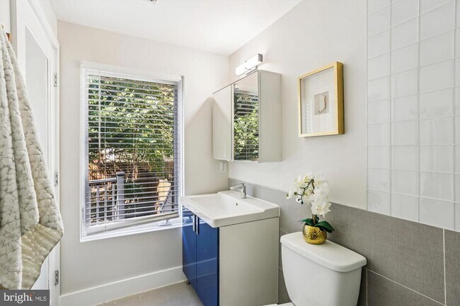 Building Photo - 3222 13th St NW