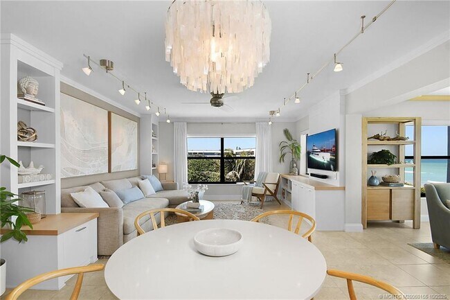 Building Photo - 1289 NE Ocean Blvd