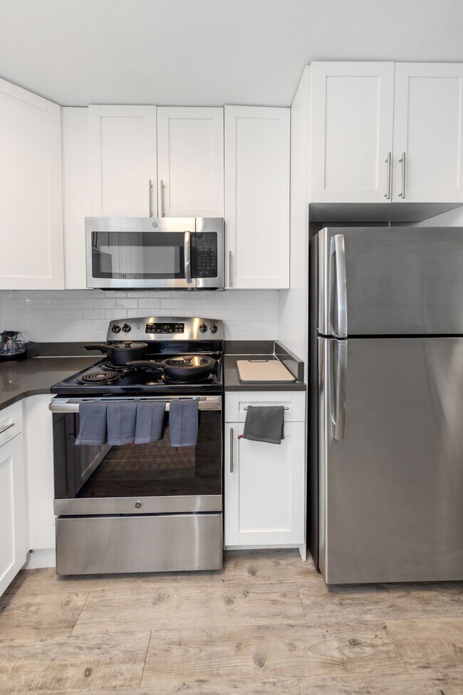 Building Photo - 4403 W Cleveland St