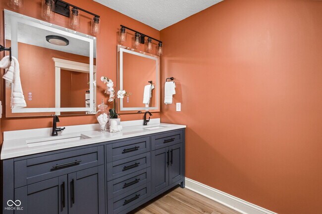 Building Photo - 1531 N College Ave