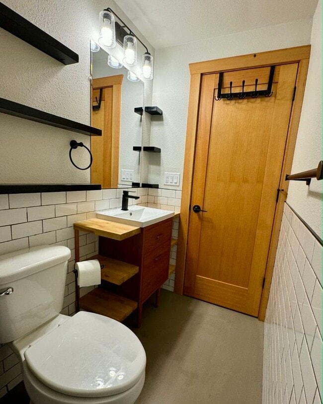 Building Photo - Charming 1BR in Convenient Eugene Location!