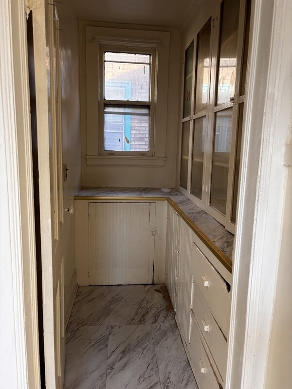 Building Photo - 228 Adams St