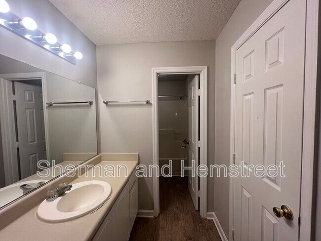 Building Photo - 510 Commons Dr