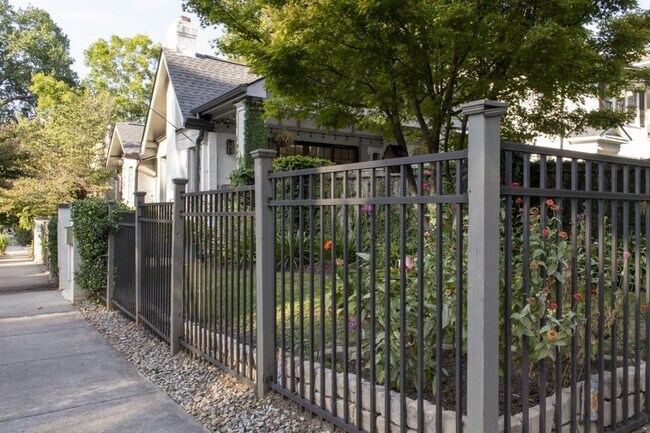 Building Photo - 801 Durant Pl NE