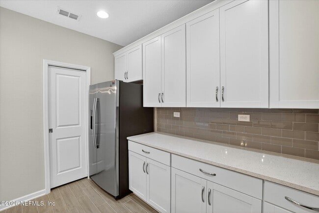 Building Photo - 698 Cherry Elm Dr
