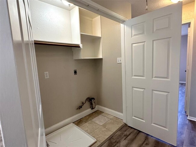 Building Photo - 1281 El Camino Village Dr