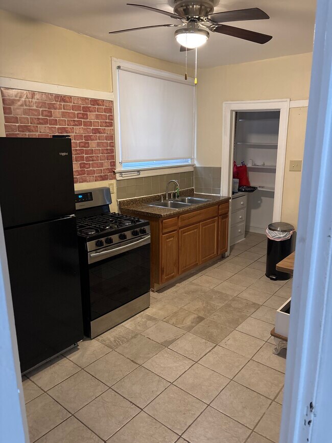 Primary Photo - 7725 S East End Ave