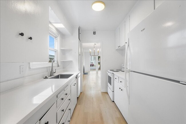 Building Photo - 2064 Encinal Ave