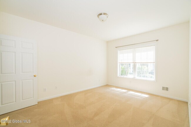 Building Photo - 326 Ballston Ave