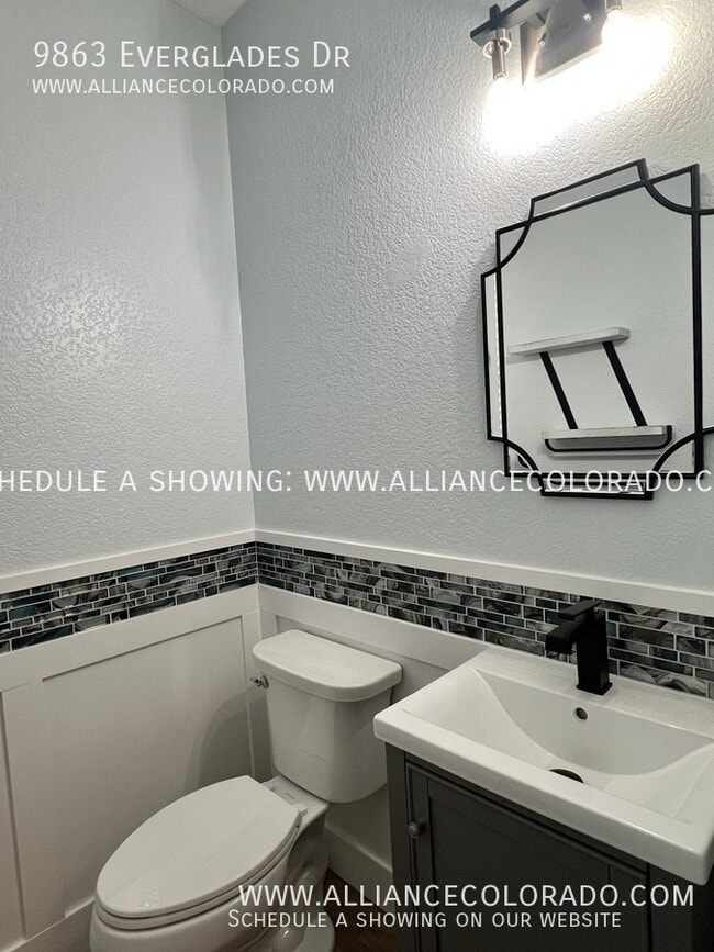 Building Photo - 9863 Everglades Dr