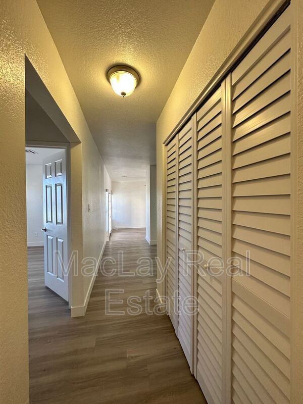 Building Photo - 8787 E Mountain View Rd