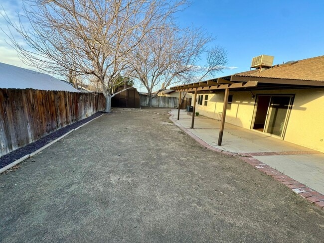 Building Photo - Beautiful 3 bedroom home