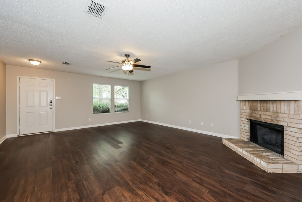 Building Photo - 8412 Seven Oaks Ln