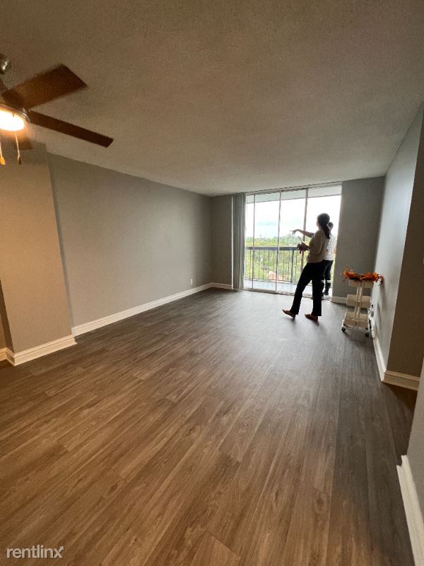 Building Photo - 1 br, 1 bath Condo - 520 NE 20th St