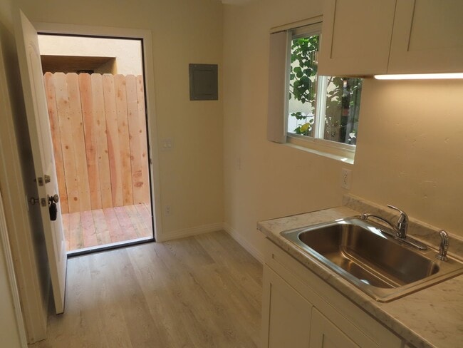 Building Photo - Renovated Studio Apartment in La Mesa
